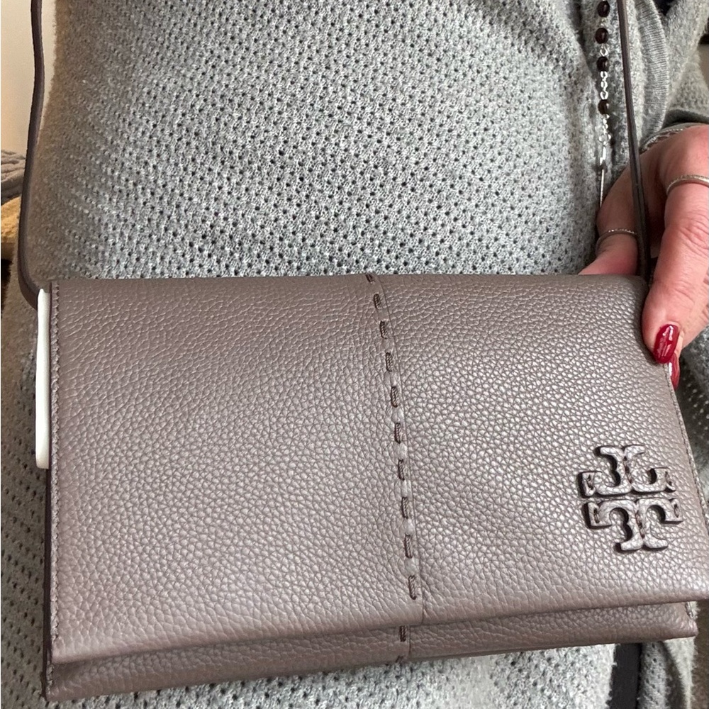 Authentic TORY BURCH Gray Leather Magnetic flap logo Crossbody Bag/lg card case - Picture 9 of 14